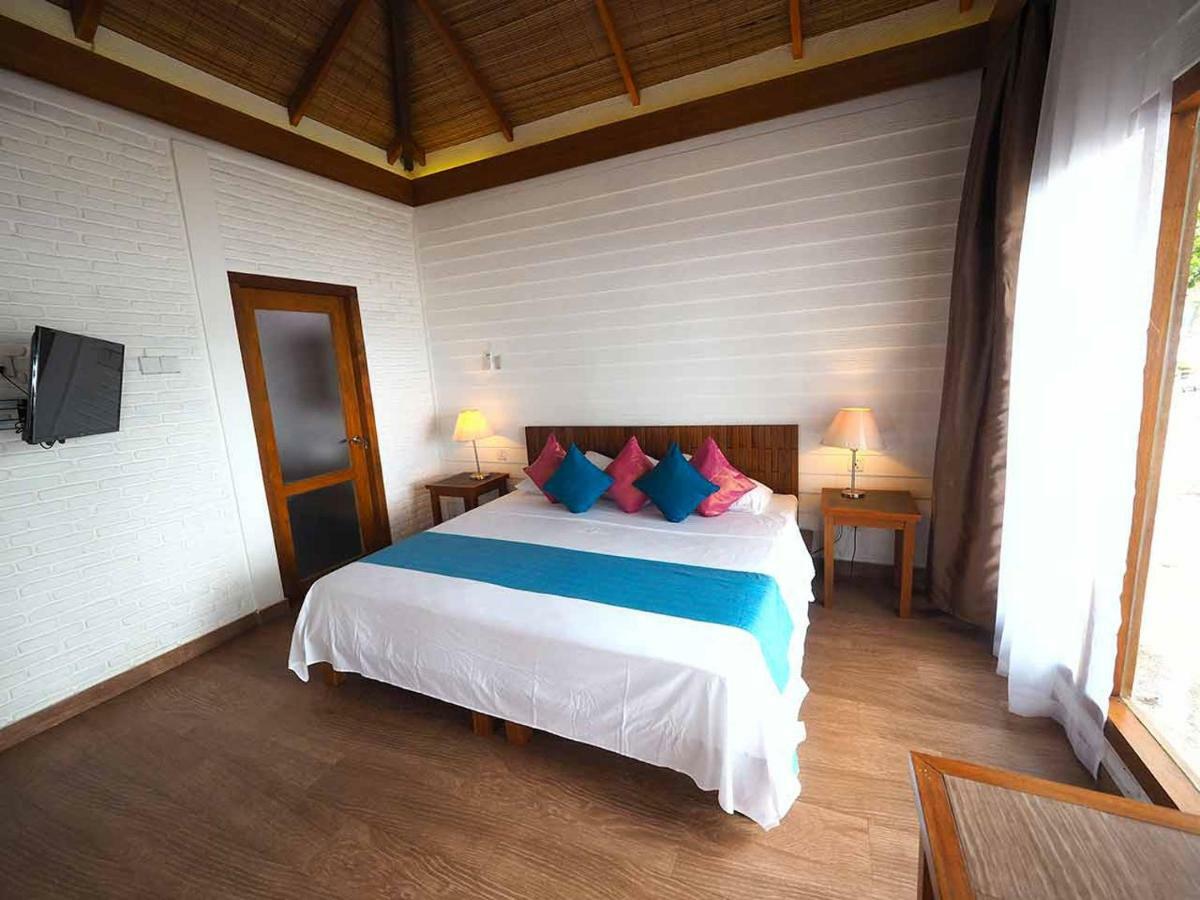 White Sands Beach Resort Lembeh Bitung Exterior foto