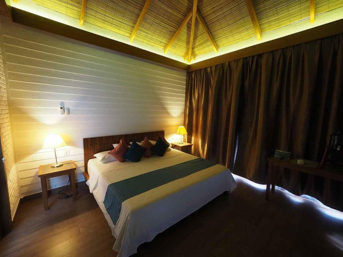 White Sands Beach Resort Lembeh Bitung Exterior foto