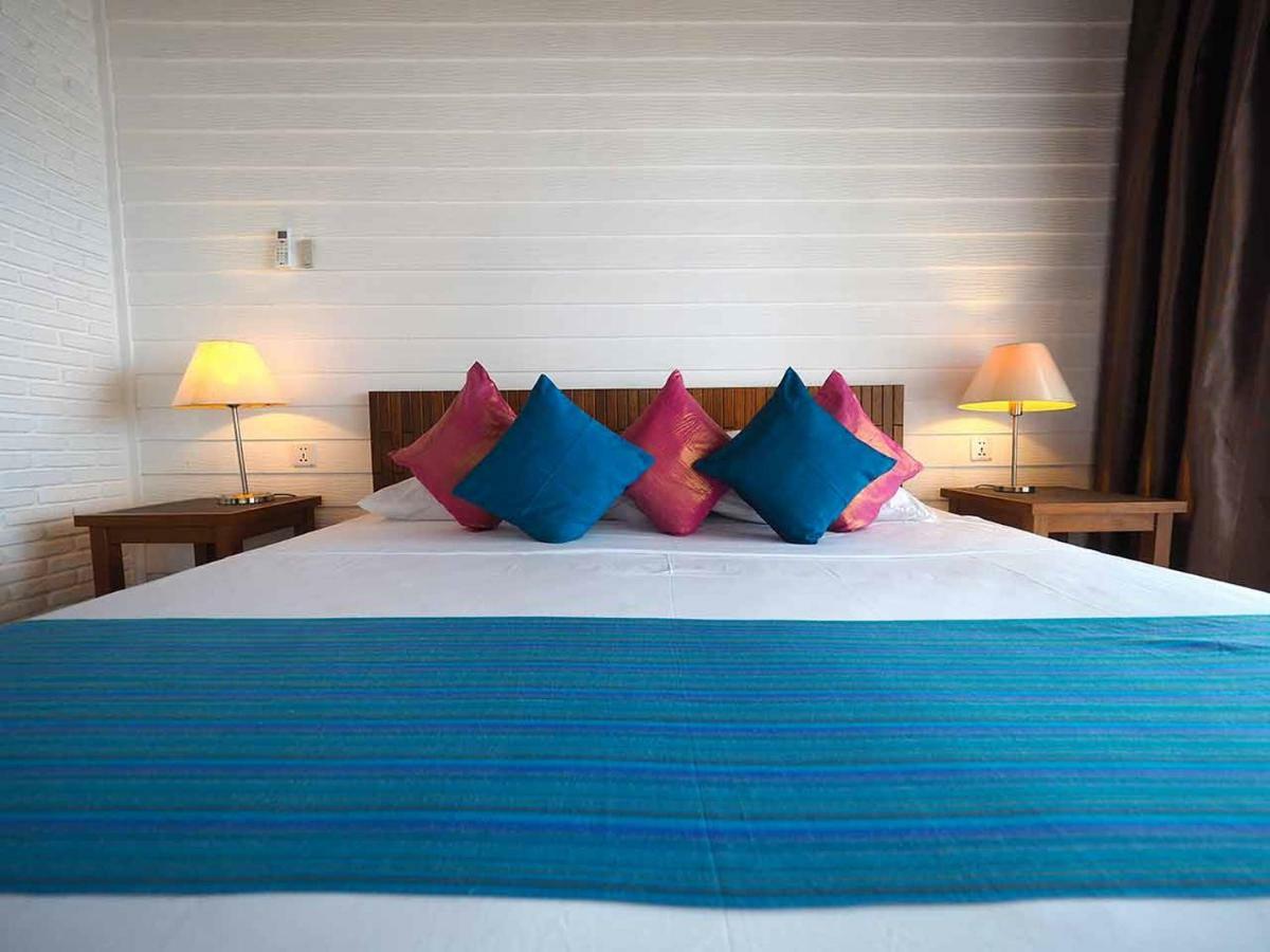 White Sands Beach Resort Lembeh Bitung Exterior foto