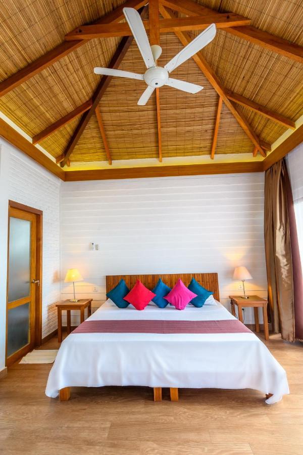 White Sands Beach Resort Lembeh Bitung Exterior foto