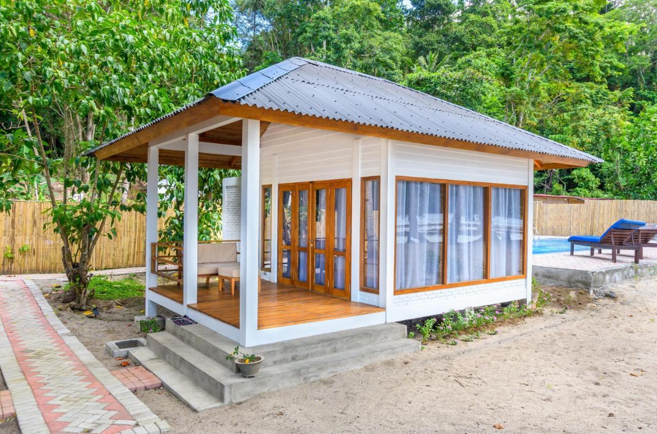 White Sands Beach Resort Lembeh Bitung Exterior foto