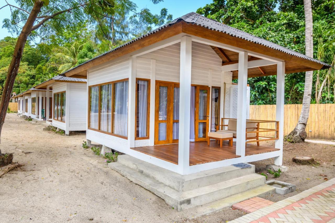 White Sands Beach Resort Lembeh Bitung Exterior foto